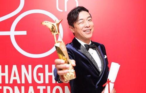 娱乐圈吃瓜影帝 社会热点素材2025,影帝吃瓜事件引爆社会热点